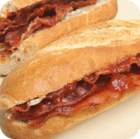 Bocadillo de bacon recién hecho