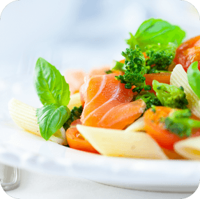 Ensalada de pasta con salmón ahumado