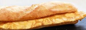 Bocadillo de Tortilla francesa recién hecho
